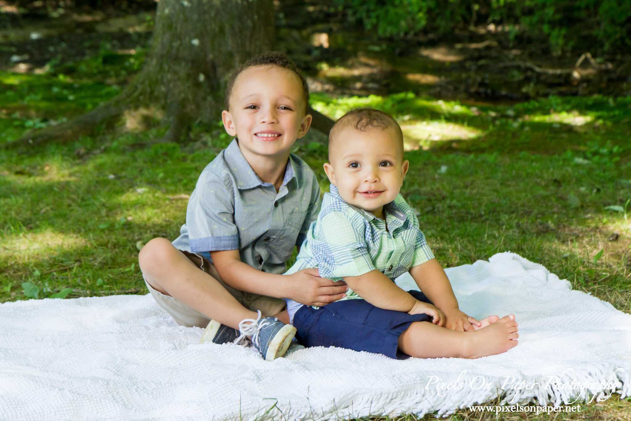 Ellis Family Outdoor Portraits by Wilkesboro NC Photographers, Pixels On Paper Photography Photo